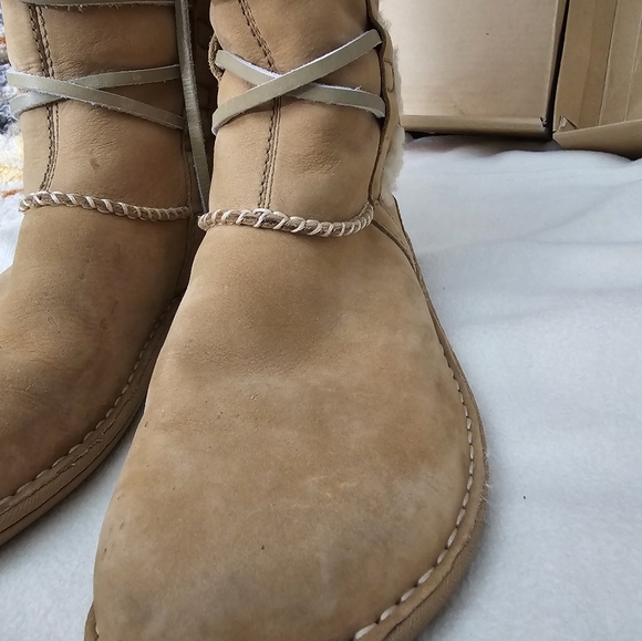 UGG Australia Catalina Tan Leather Lace Up Boot With Sheepskin Size 7 - Picture 11 of 16